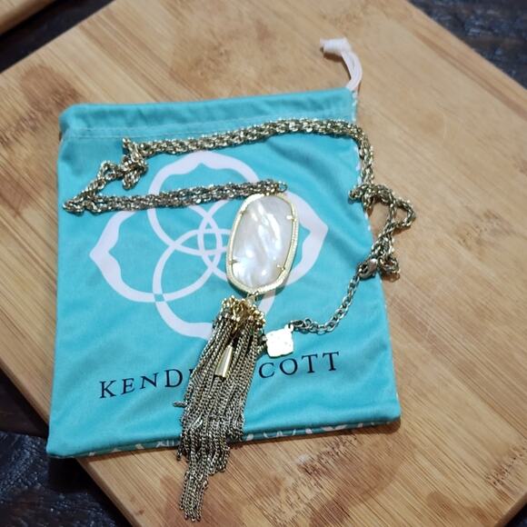 Kendra scott Rayne mother of pearl and gold necklace - Picture 4 of 7